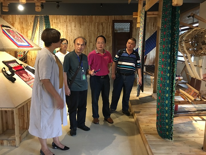 黄天贵副院长率队到“美丽南方”调研mmexport1564837857546.jpg