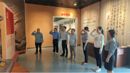 党群处党支部开展缅怀革命先烈主题党日活动(1)352.png