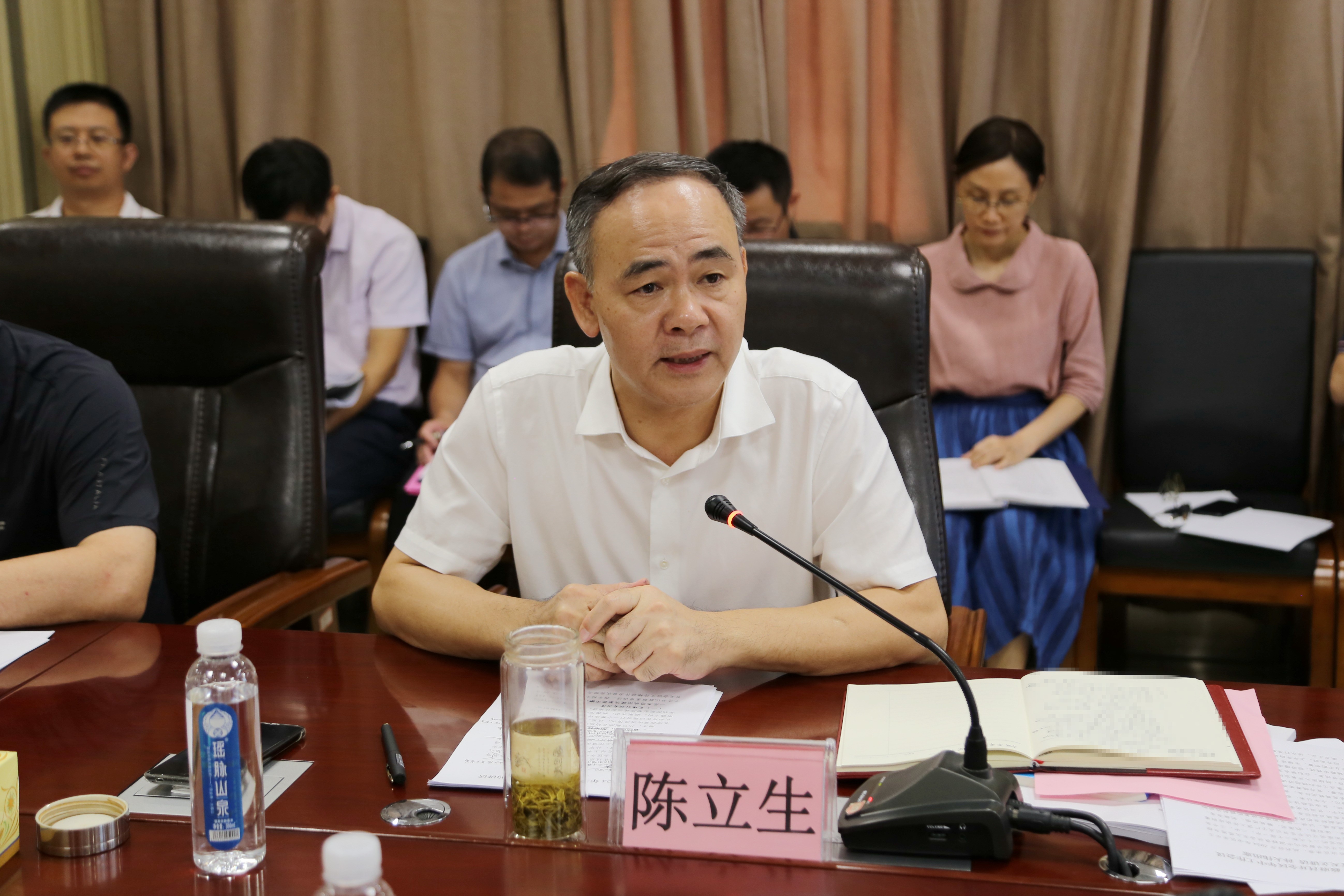请问.jpg
