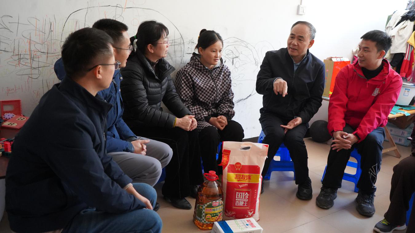 （2025.01.07）广西社会科学院开展2025年元旦春节期间帮扶和走访慰问工作554.png